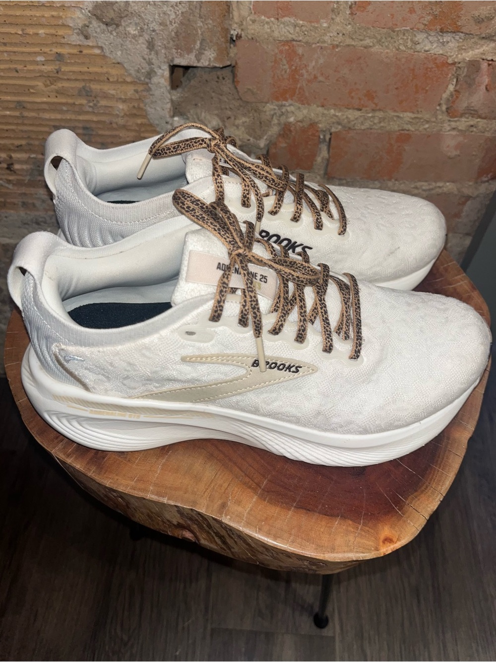 Brooks Adrenaline GTS 25 Women's Coconut Crème sneakers beige accents sz 8 1/2